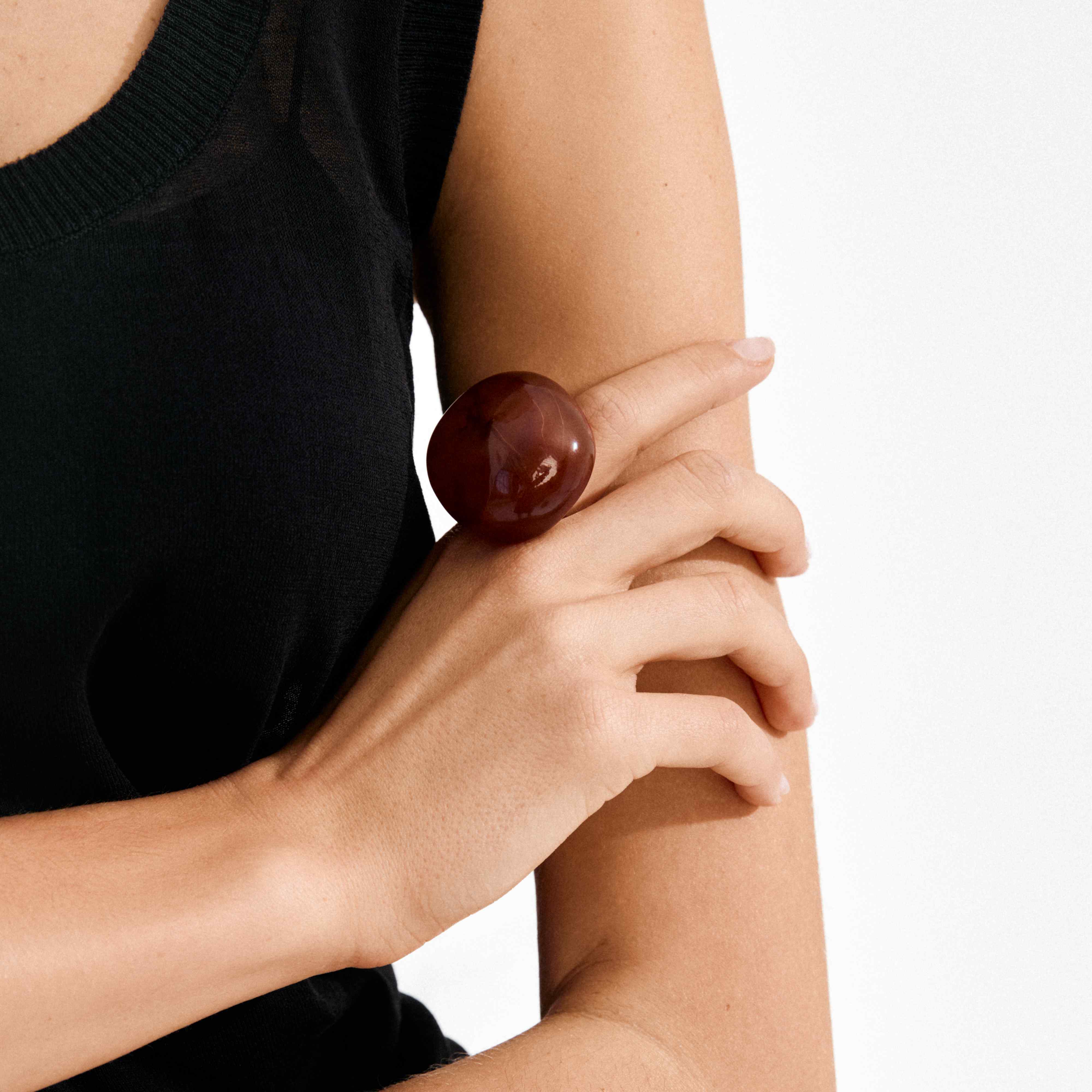 AASE recycled acrylic chunky ring amber - Image 3