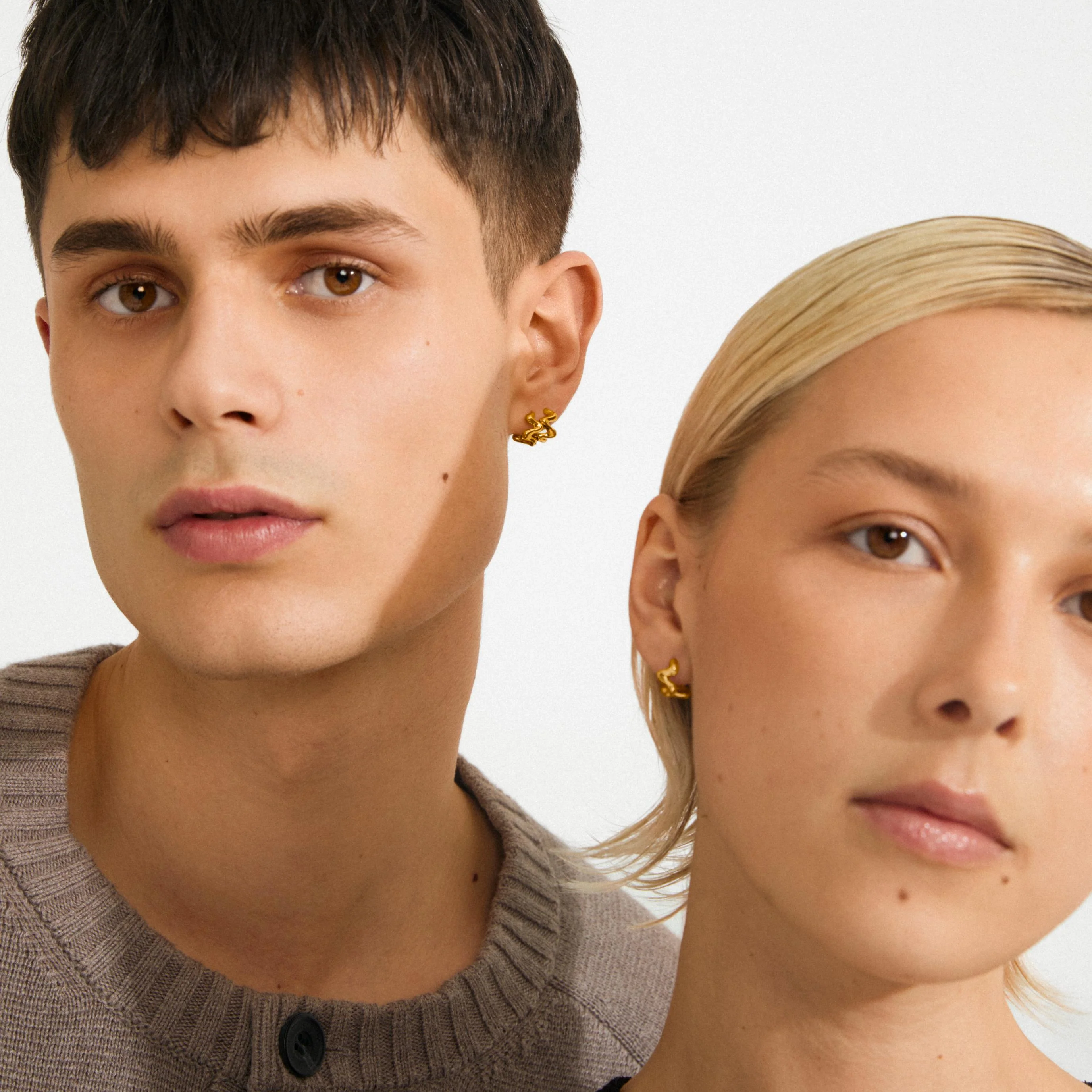 AIKO recycled wavy hoop earrings - Image 2