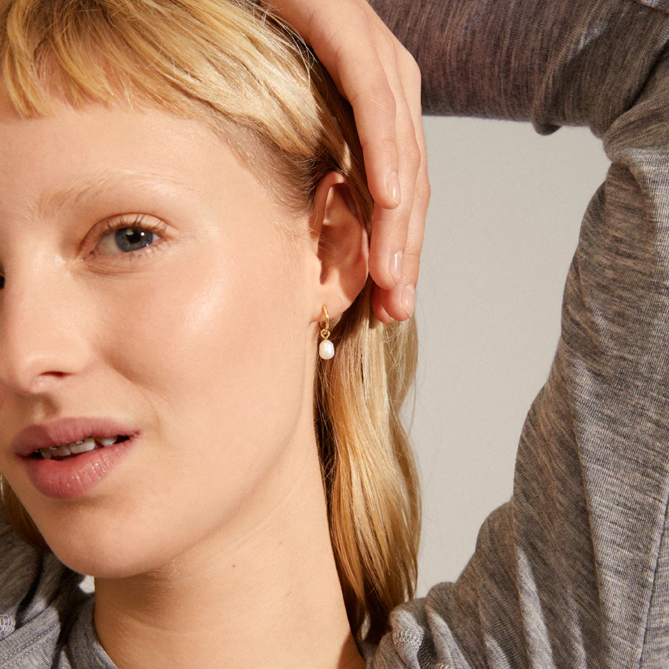 BERTHE Recycled Pearl Hoop Earrings - Image 3