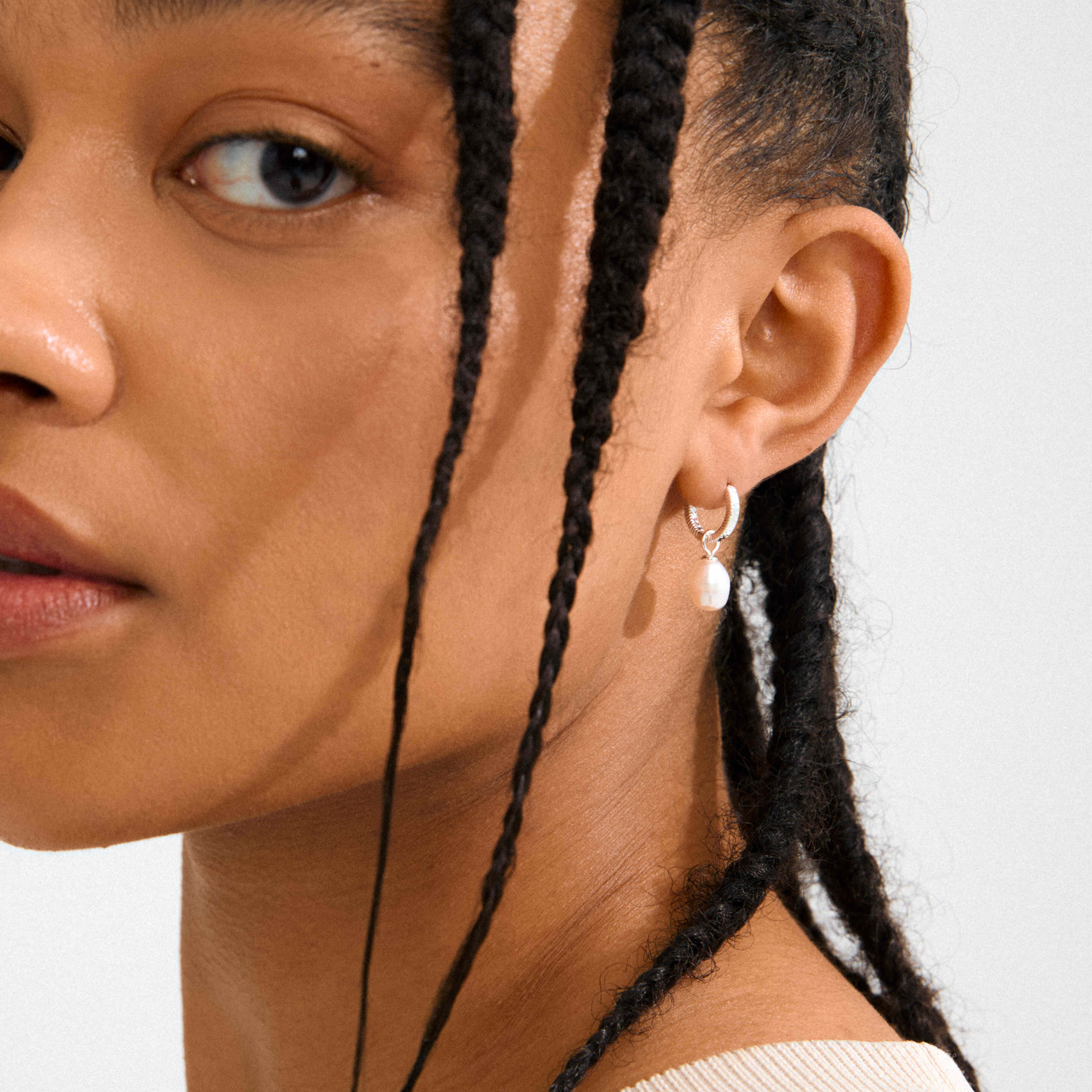 ELLIANA freshwater pearl hoop earrings - Image 6