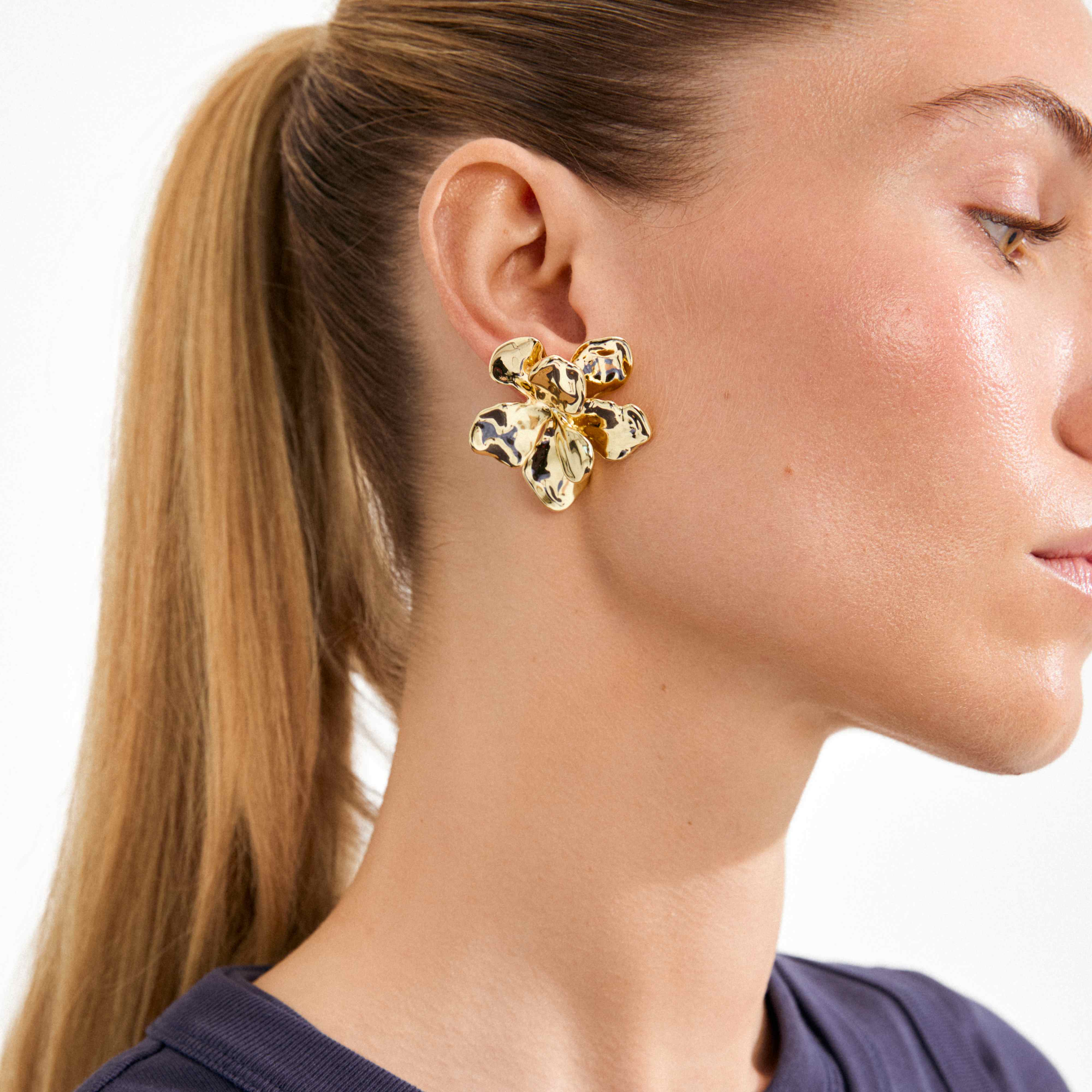 HALEN recycled flower earrings - Image 2
