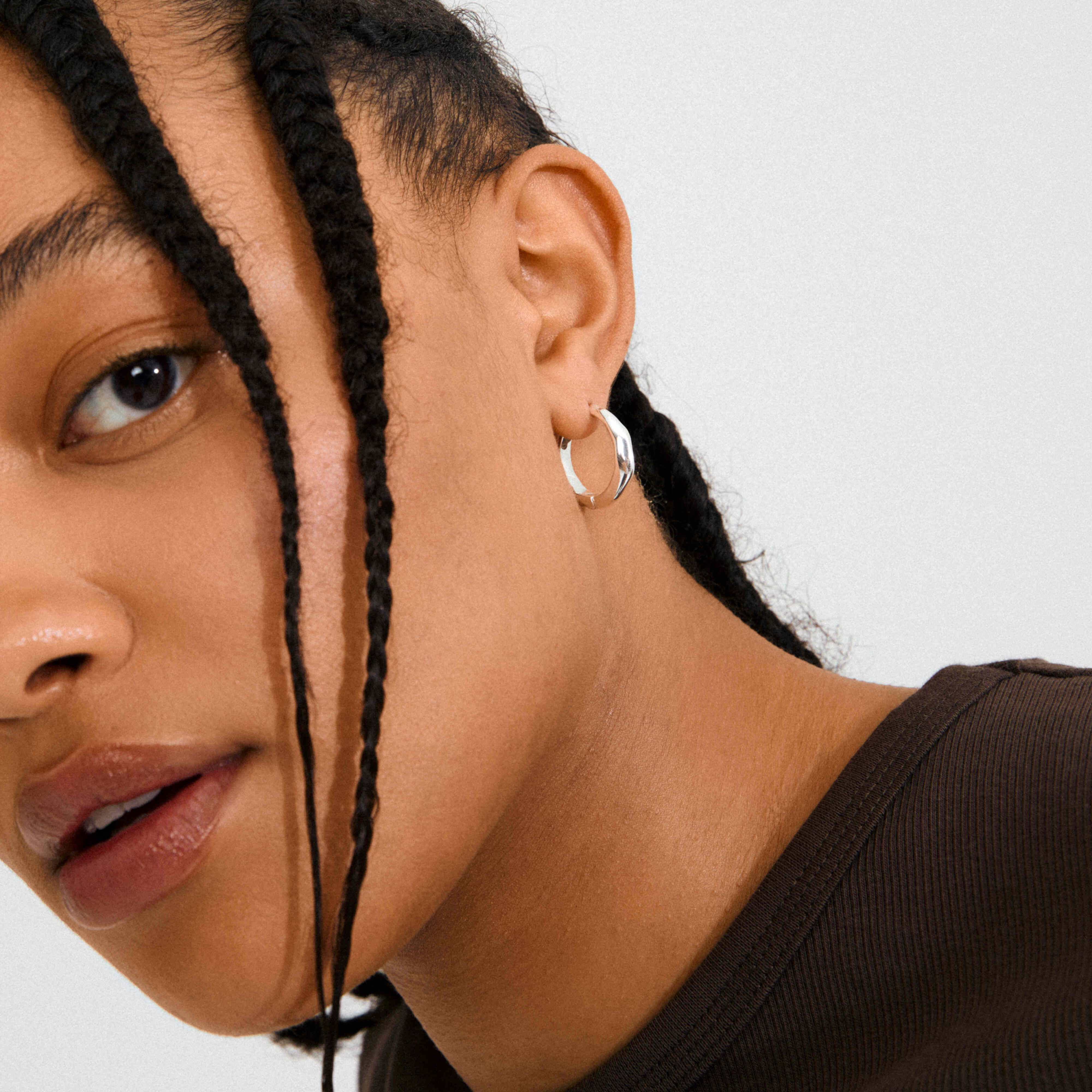 HARRISON recycled wavy hoop earrings - Image 5