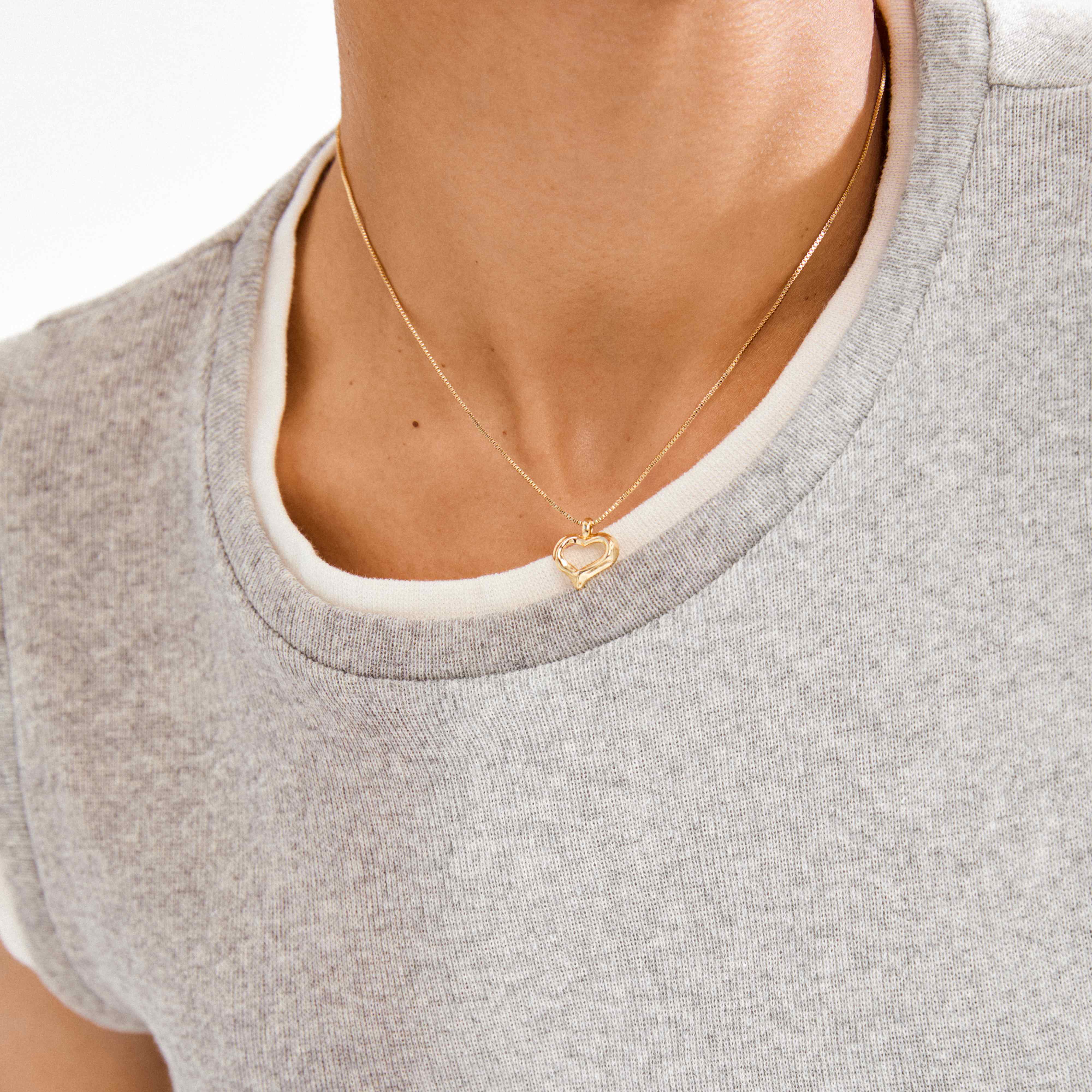 IRIS recycled heart pendant necklace - Image 4
