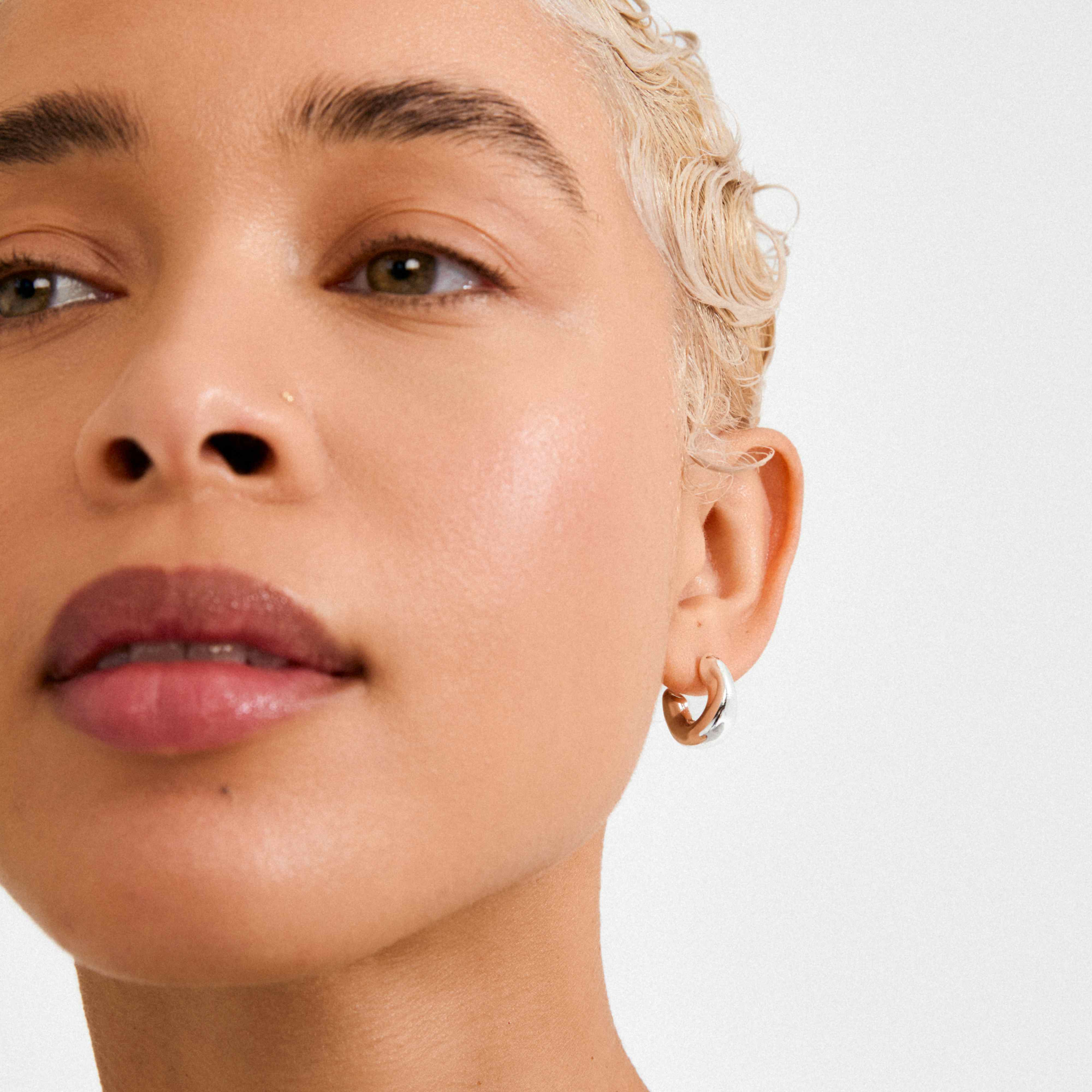 JENNINGS recycled mini chunky hoop earrings - Image 6