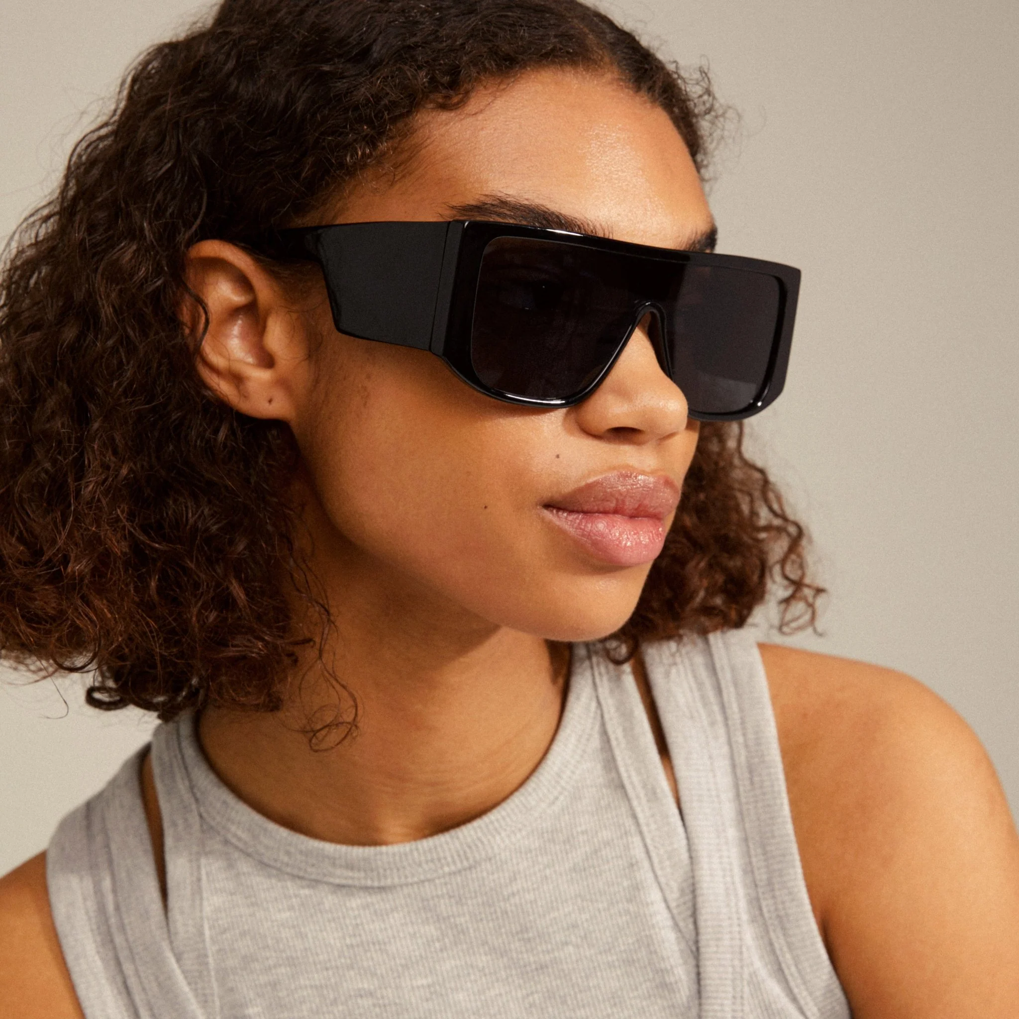 JOHARI recycled sunglasses black - Image 3
