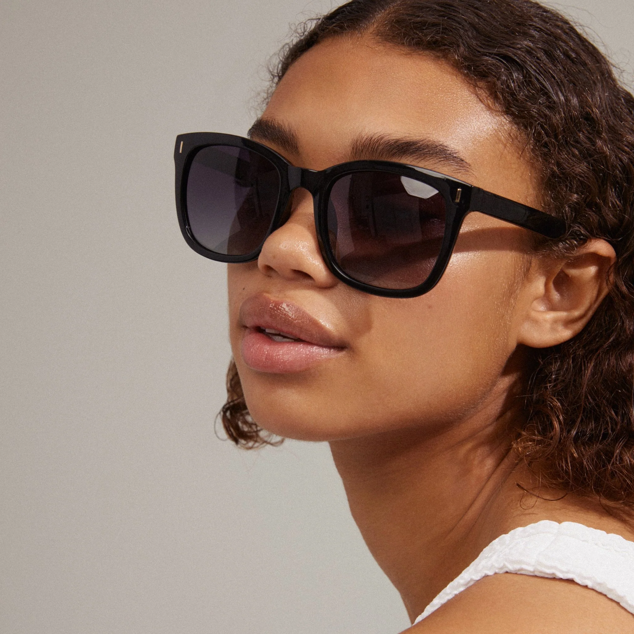 KATYA recycled iconic retro sunglasses black - Image 4