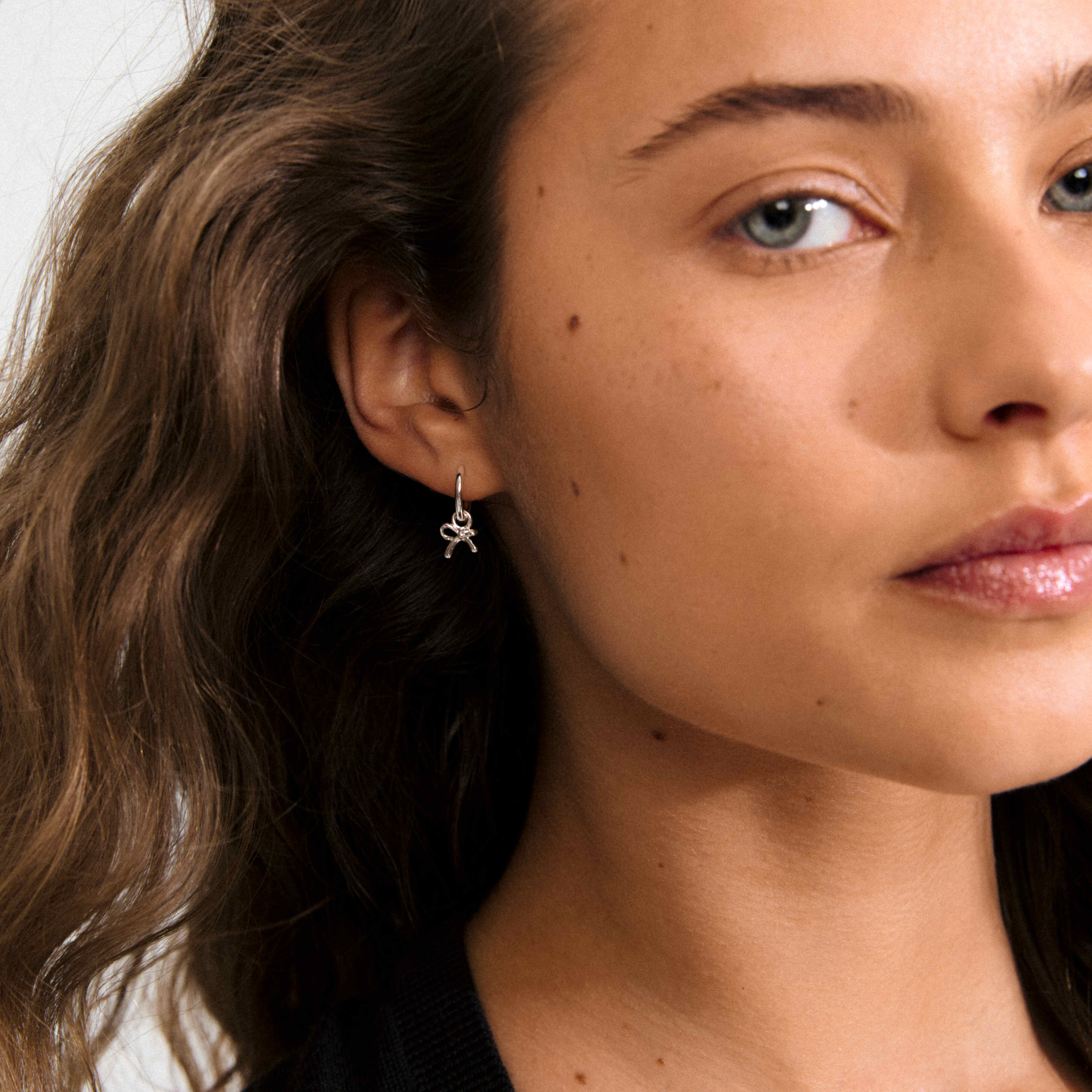 MURPHY recycled tiny bow single earring - Image 5