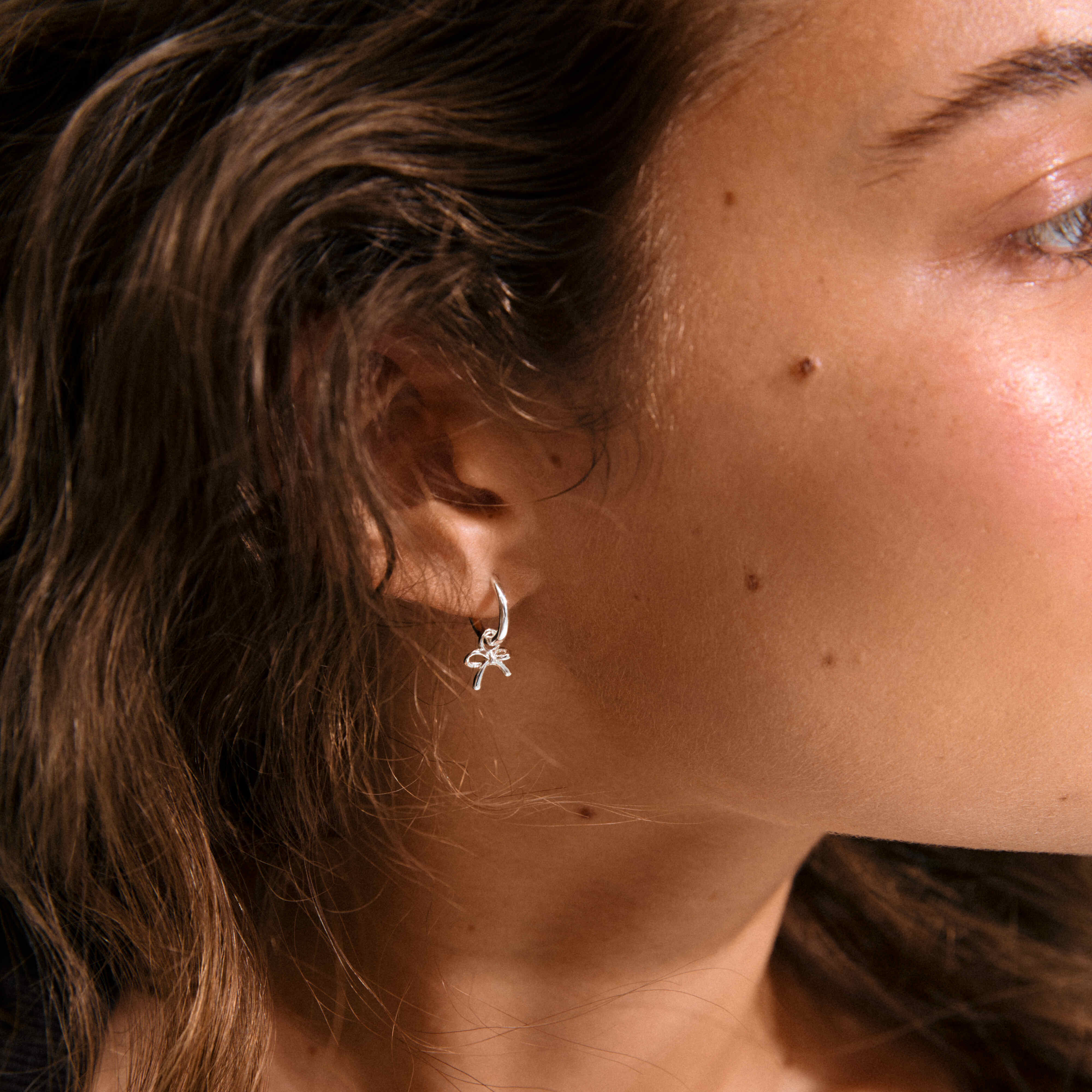 MURPHY recycled tiny bow single earring - Image 6