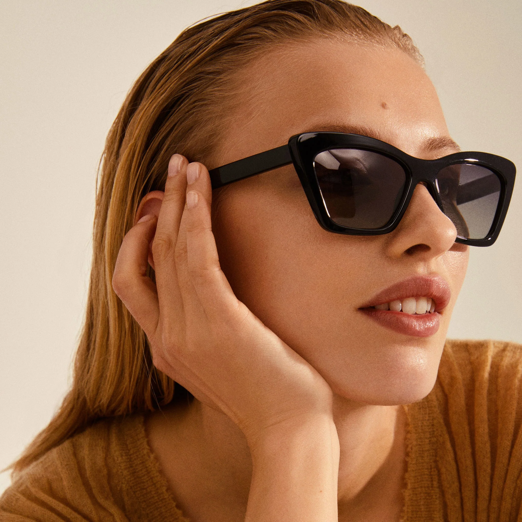 Dakota Black Sunglasses - Image 4