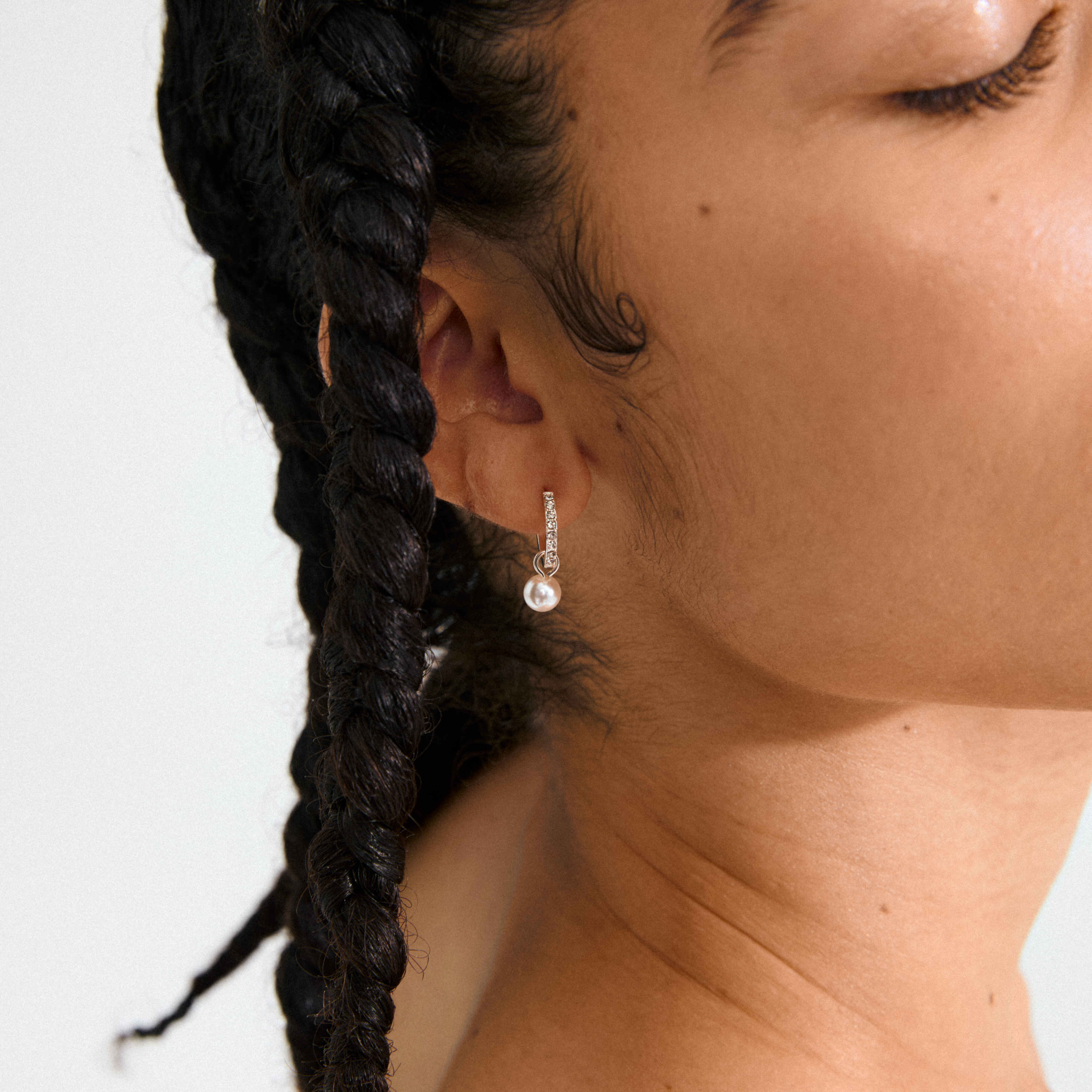 SEVYN recycled pearl single earring - Image 6