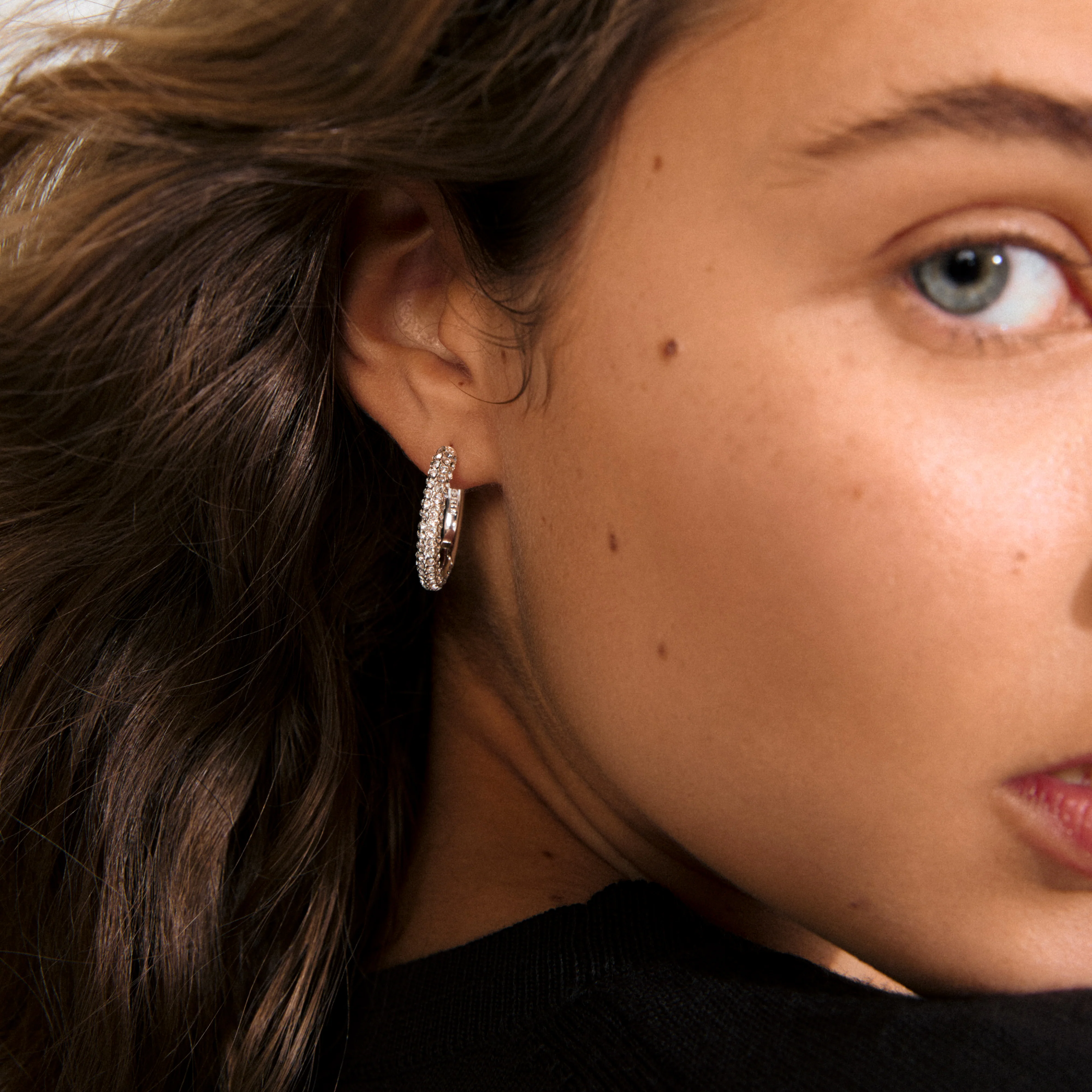 TATUM recycled large crystals hoop earrings 24 mm - Image 5